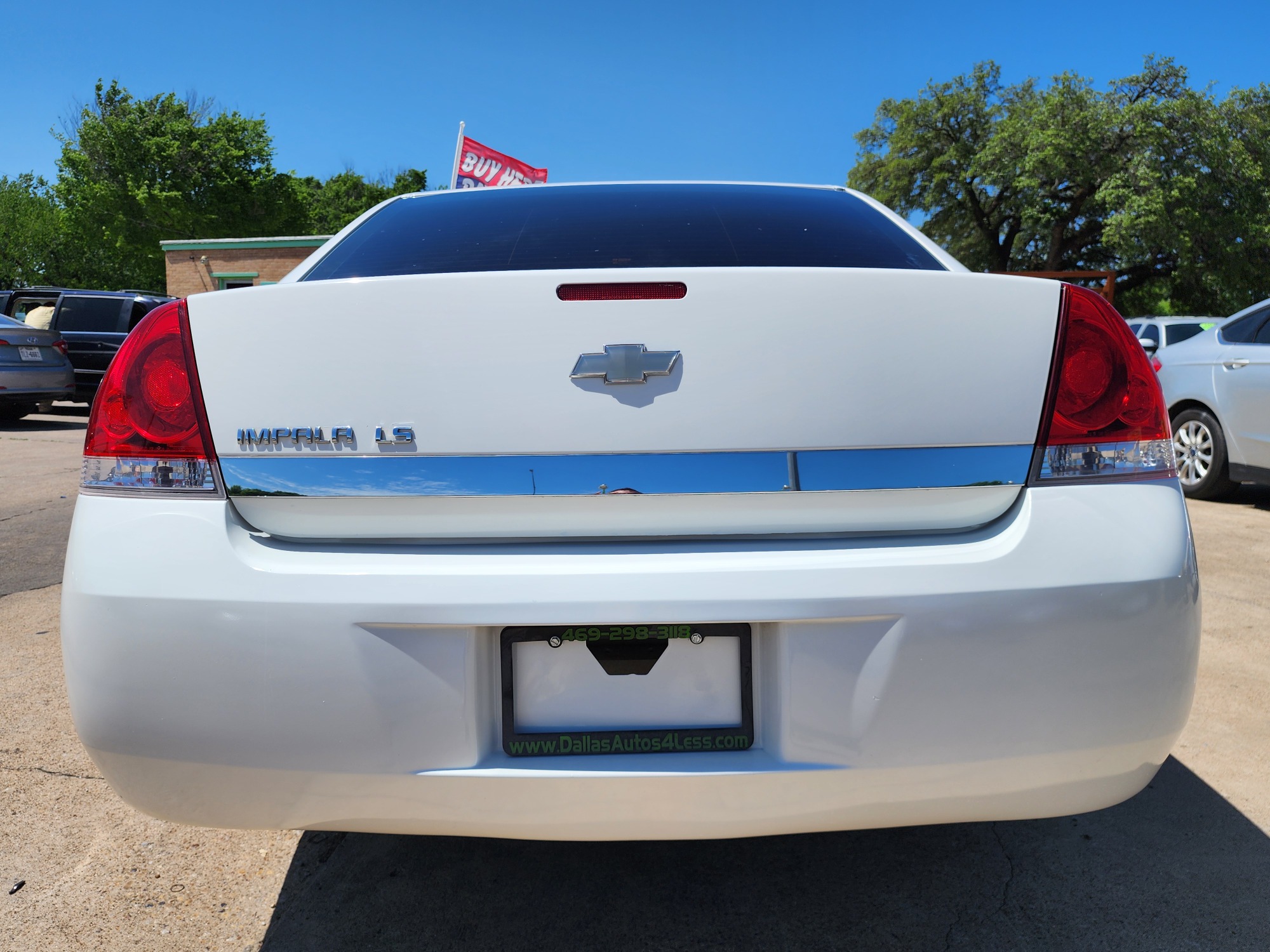 2006 WHITE Chevrolet Impala (2G1WB58K069) , located at 2660 S.Garland Avenue, Garland, TX, 75041, (469) 298-3118, 32.885551, -96.655602 - Photo #4